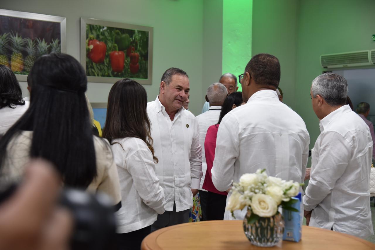 Agricultura reconoce labor de consejera agrícola de EE. UU. tras concluir misión en el país