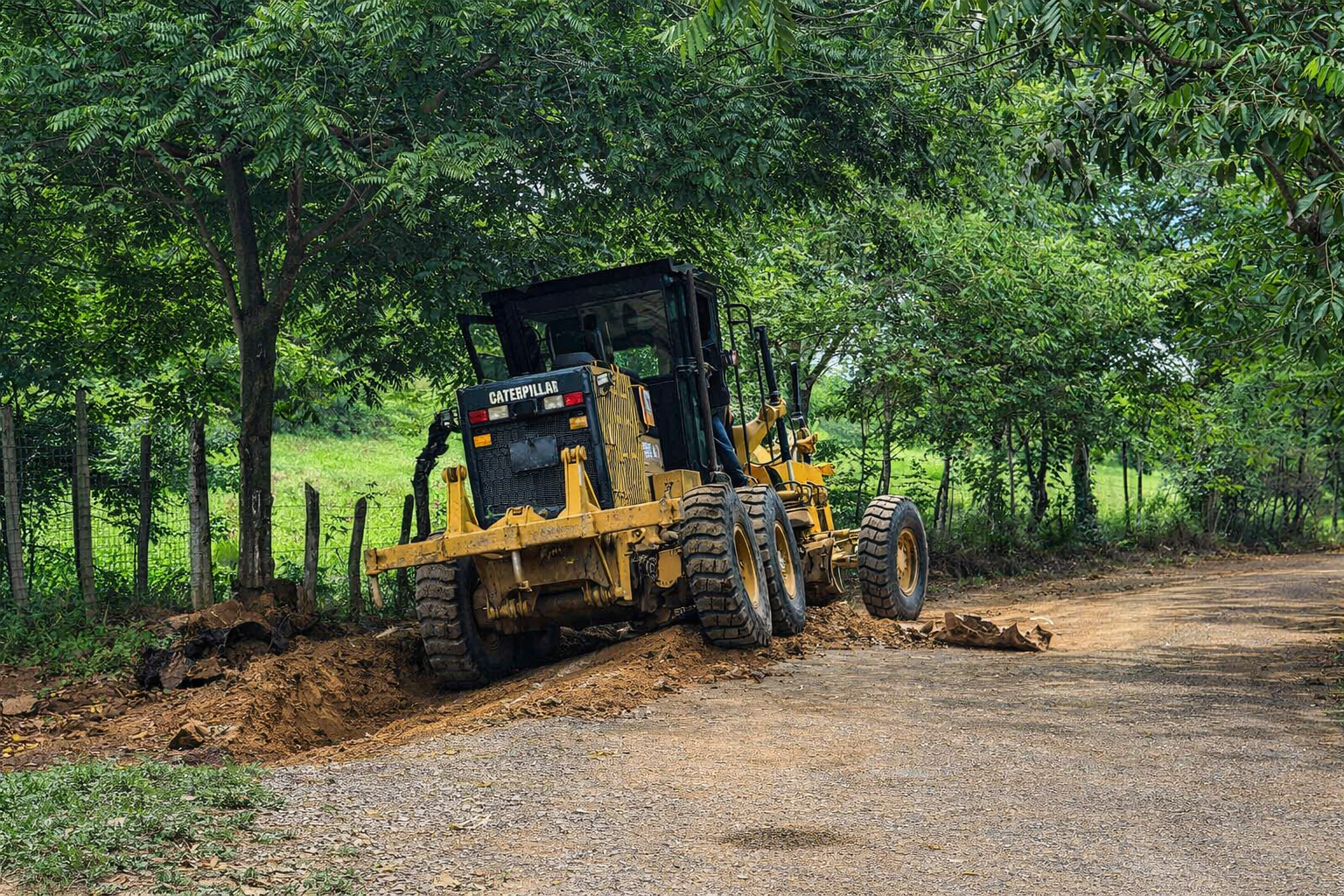 Agricultura interviene más de 300 kilómetros de caminos rurales para fortalecer la producción agropecuaria Oliverio Espaillat revela los planes de la institución son llegar a las ocho regionales